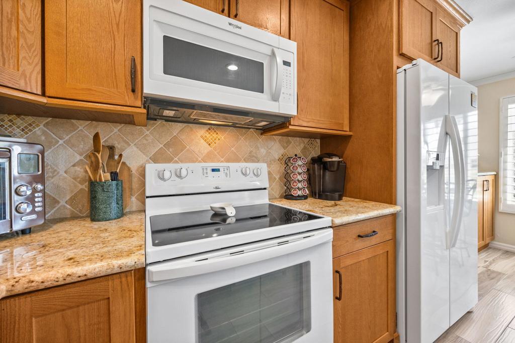 Palm Royale - Residential