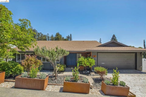 Tiny photo for 22 Littlewood Drive DR, Piedmont, CA 94611 (MLS # 41151572)