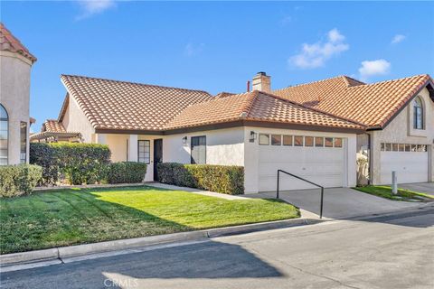 Photo of 19265 Pine Way Way, Apple Valley, CA 92308 (MLS # TR25277038)