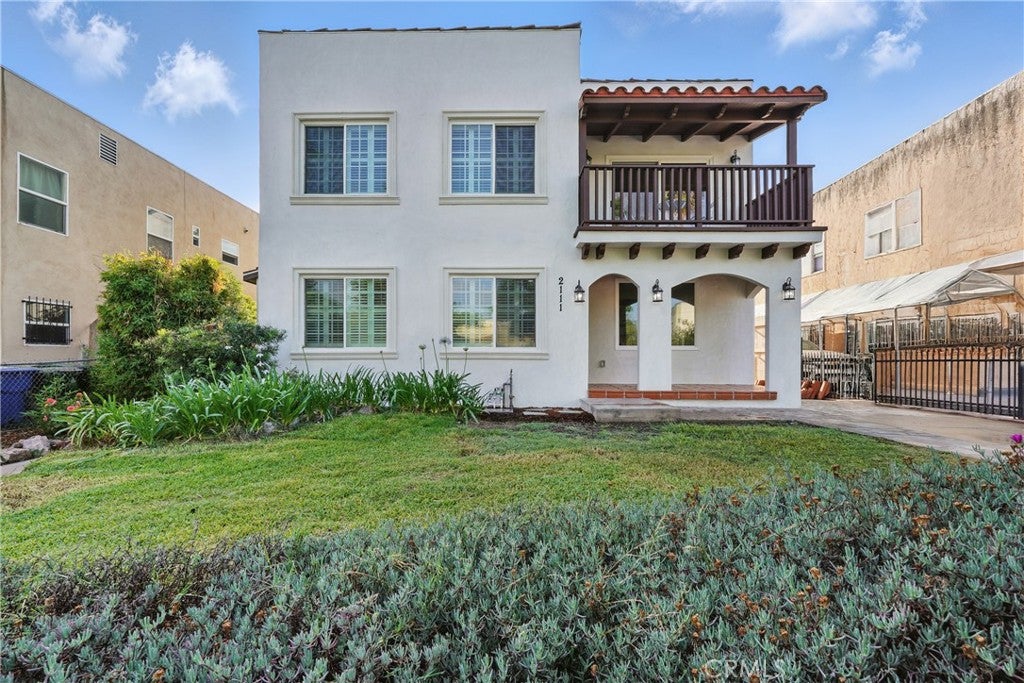 2111 S Bronson AVE, Los Angeles CA 90018
