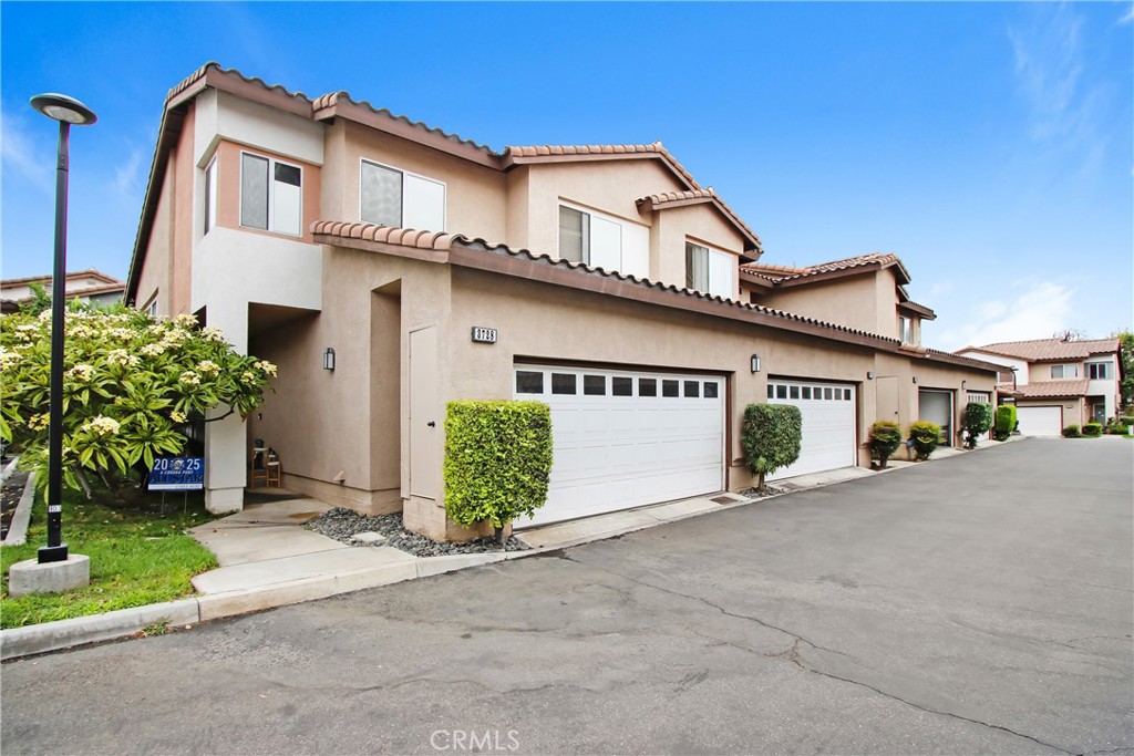 Welcome to this stunning corner-lot condominium featuring 3 spacious bedrooms and 2.5 bathrooms. The home boasts elegant tile flooring throughout the main level, complemented by a charming family room, a generous living room, and a striking wrap-around staircase.
Upstairs, you’ll find all bedrooms carpeted for comfort. The primary suite includes a large walk-in closet and a beautifully appointed en-suite bathroom with dual sinks.
Enjoy outdoor living with a spacious private patio—perfect for barbecuing or relaxing in the sunshine.
Located in the desirable Four Seasons Villas HOA, this community offers access to two pools and spas. Conveniently situated near shopping destinations like Costco, popular restaurants, major freeways, and recreational spots including Sycamore Canyon Wilderness Park, Lake Mathews, Cresta Verde Golf Course, and the Cleveland National Forest.
Don’t miss this opportunity—schedule a showing today before it’s gone!