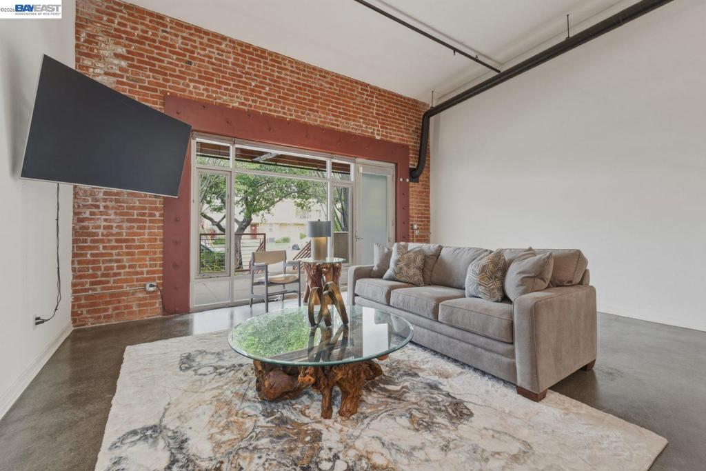 594 Manzana Pl Pl
