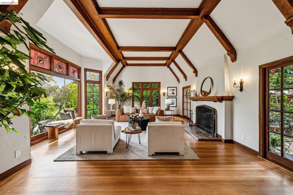 1915 Thousand Oaks Blvd