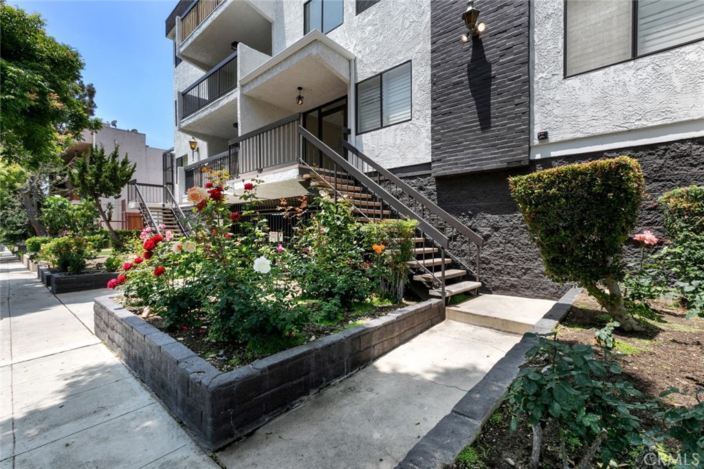 635 E Elmwood Avenue 307