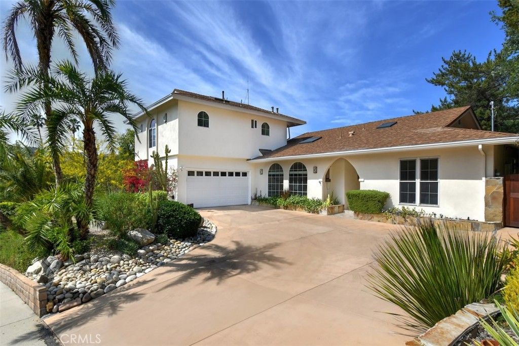 Photo of 3935 Bon Homme Rd, Calabasas, CA 91302 (MLS # SR26035138)