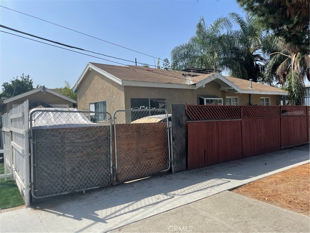 7702 Comstock