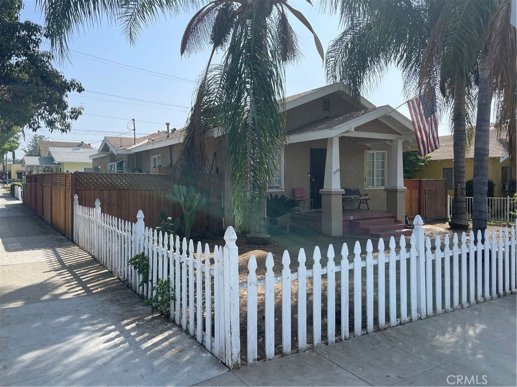 7702 Comstock