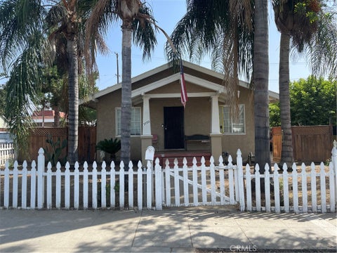 Photo of 7702 Comstock AVE, Whittier, CA 90602 (MLS # CV26224680)