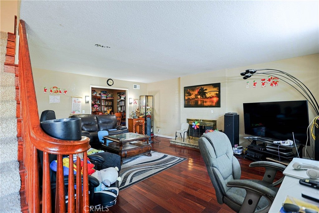 2906 E Collyer Lane