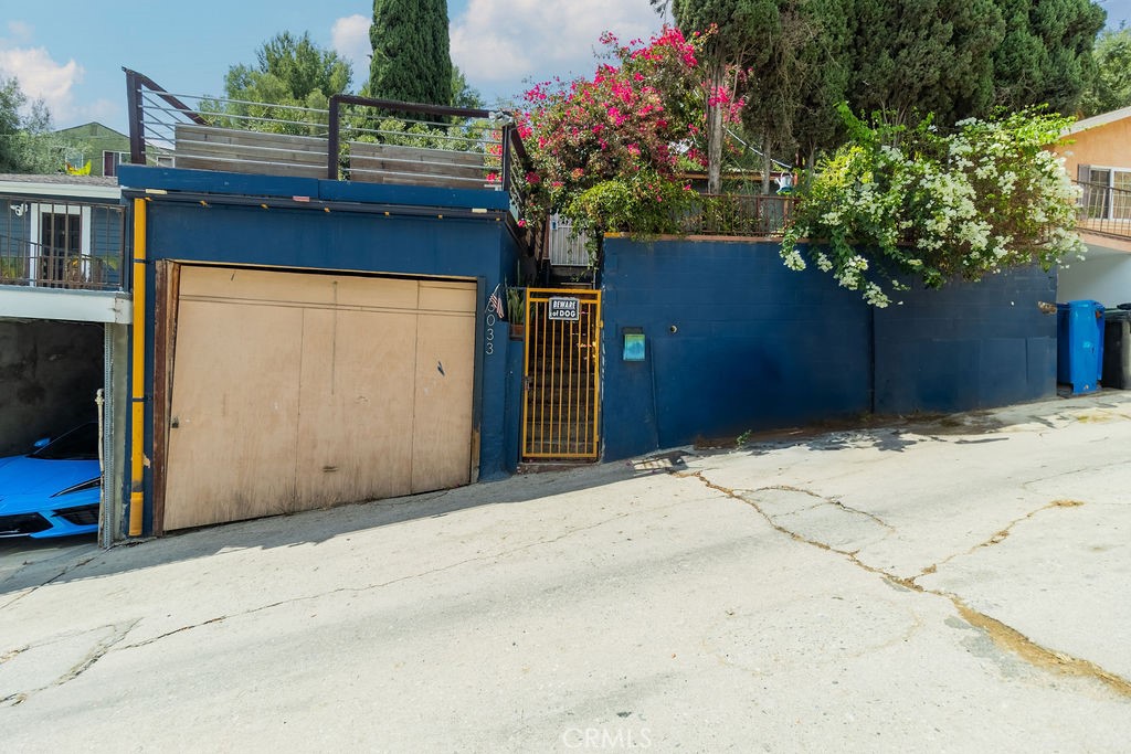 Fantastic opportunity in the heart of Mt. Washington! This cozy 2-bedroom, 1-bath home with a 1-car garage is a fixer-upper with endless potential! Bring your vision and creativity to transform this property into your dream home or investment. Conveniently located near Dodger Stadium, Downtown LA, Pasadena, local hotspots, and just minutes to freeways 2, 5 & 110. Don’t miss your chance to own in this sought-after neighborhood and create something special!