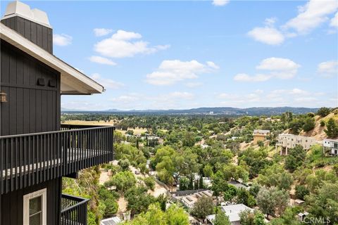 Tiny photo for 8462 Hillcroft Drive, West Hills, CA 91304 (MLS # SR26109006)