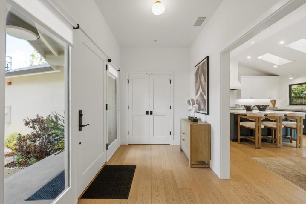 Photo of 121 Inner Circle, Redwood City, CA 94062 (MLS # ML82043251)