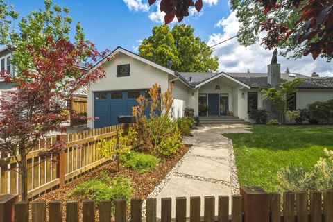 Photo of 121 Inner Circle, Redwood City, CA 94062 (MLS # ML82043251)