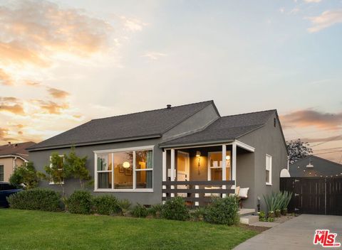 Photo of 7818 Truxton Avenue, Los Angeles, CA 90045 (MLS # 25613939)