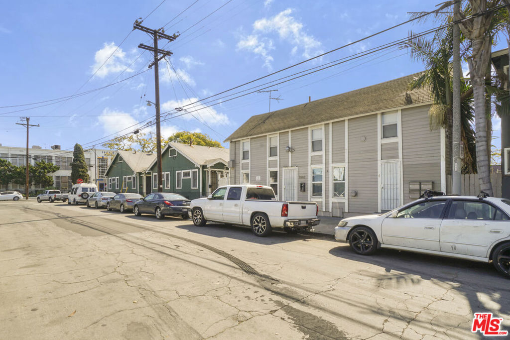 1060 E 6th Street
