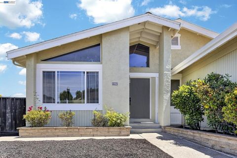 Photo of 247 Sparrow Dr DR, Hercules, CA 94547 (MLS # 41135006)