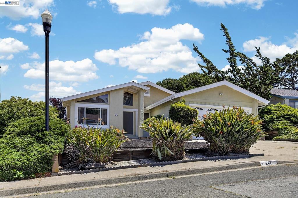 247 Sparrow Dr DR, Hercules CA 94547