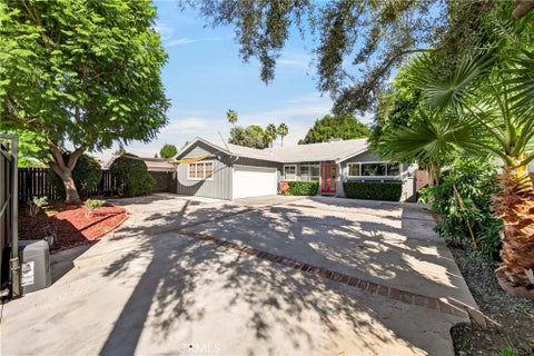 Photo of 22817 Burbank Boulevard, Woodland Hills, CA 91367 (MLS # SB26205441)