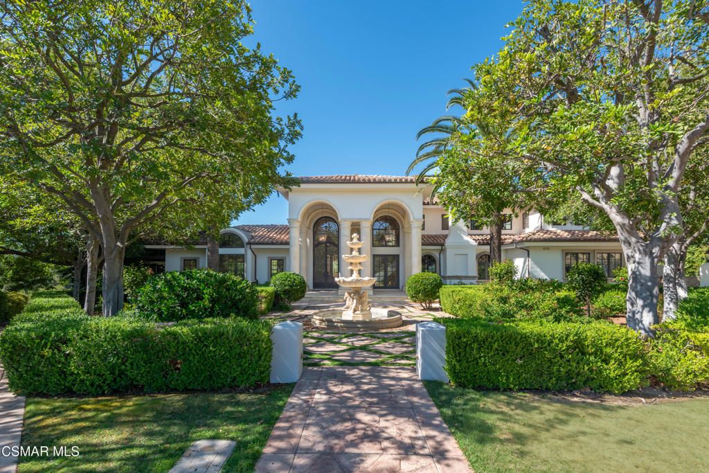 Photo of 1101 Oak Mirage Place, Westlake Village, CA 91362 (MLS # 225000397)