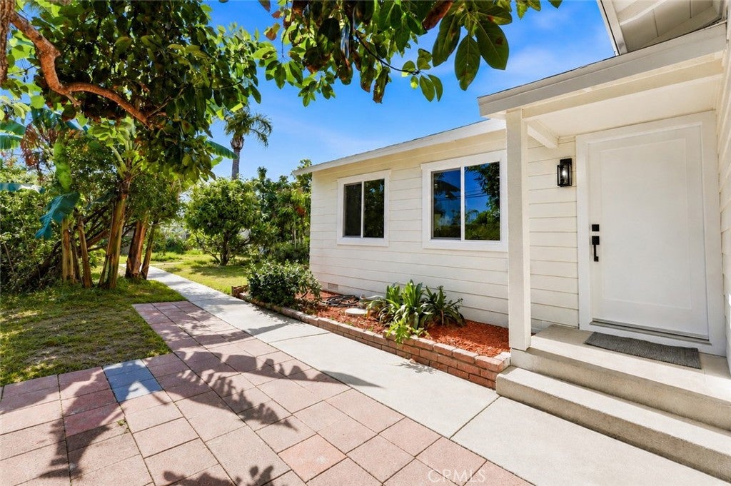 4318 W Mcfadden Avenue AVE, Santa Ana CA 92704