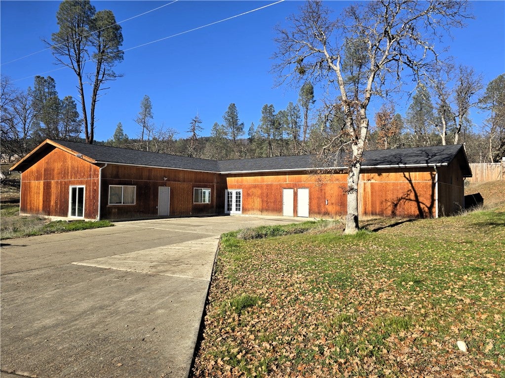 551 N Meadow Lane