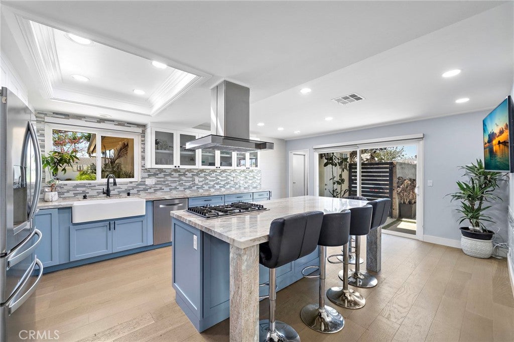 2750 San Carlos