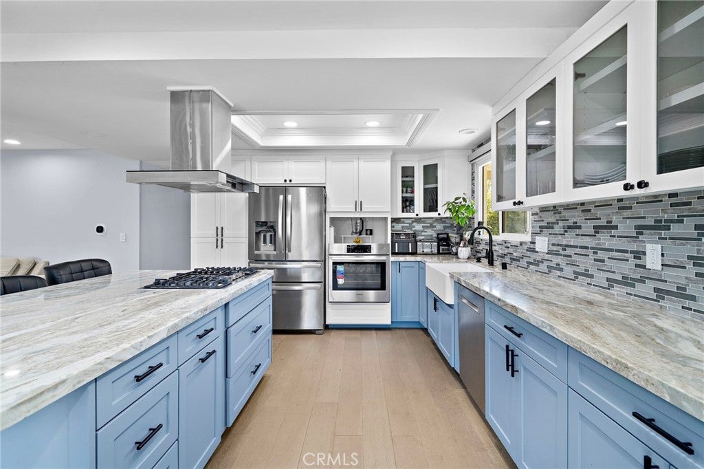 2750 San Carlos