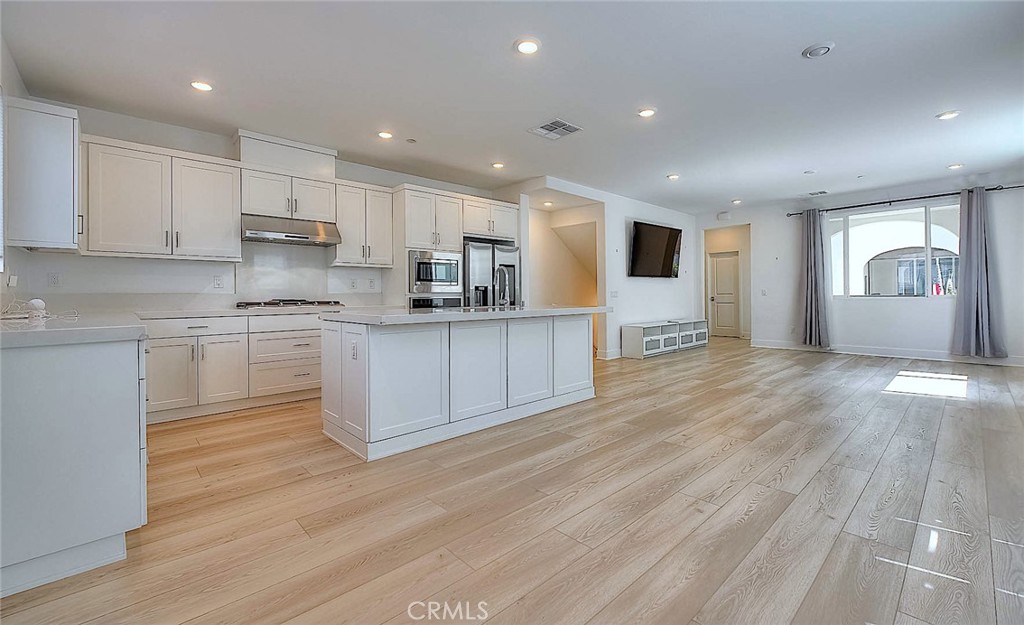 2750 W 182nd