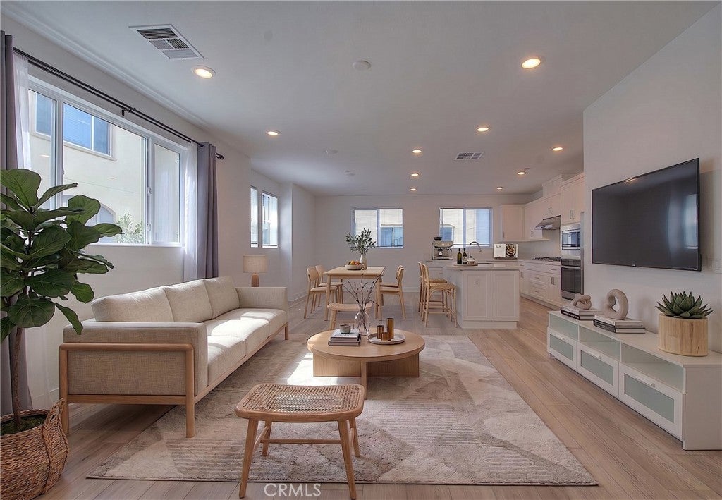 2750 W 182nd 120