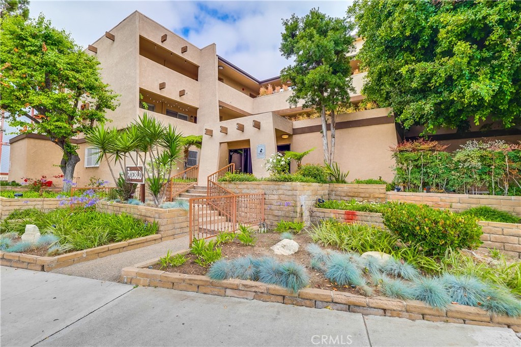 ZERO DOWN PAYMENT PROGRAM AVAILALE FOR THIS CONDO!!!!! Save thousands!!!!!!!!!!
Bright & Updated 2-Bed, 2-Bath Condo with Resort-Style Amenities – All Utilities Included!
Welcome to this beautifully updated and light-filled 2-bedroom, 2-bathroom condo in the desirable Pueblo Gardena community—where comfort, convenience, and value come together in one perfect package. This move-in ready home features a spacious layout, modern finishes, and abundant natural light throughout. The remodeled kitchen offers sleek shaker cabinetry, stainless steel appliances, and a contemporary range and dishwasher—ideal for both everyday living and entertaining.
The primary suite includes an en-suite bathroom and mirrored closet doors, while the second bedroom is perfect for guests or a home office, with a full second bathroom located just off the hallway. Enjoy fresh air and sunshine from your private front balcony, or unwind in one of the many community amenities that make this complex truly special.
Residents have access to a resort-style selection of features including a large pool, spa, sauna, gym, tennis and volleyball courts, racquetball, BBQ areas, billiards room, and community recreation center. Two assigned side-by-side parking spaces are included, and low HOA dues cover all utilities: gas, electricity, water, and trash—a rare and valuable benefit!
Centrally located near El Camino College, with easy access to the 405, 110, and 91 freeways, plus close proximity to Target, Ralphs, and local favorites like Lemoli’s Italian Restaurant. Whether you're a first-time buyer or savvy investor, this condo checks all the boxes for location, lifestyle, and livability.
