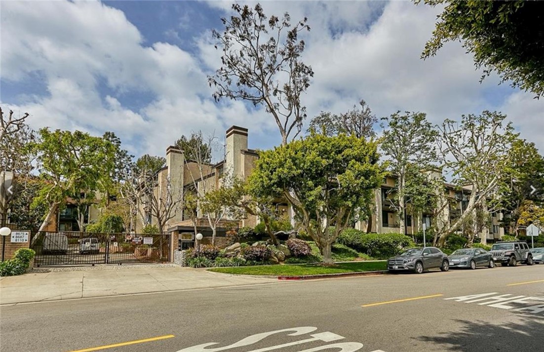 Tucked away in the serene community of Playa del Rey, this beautifully updated one bedroom, one bath condominium offers the perfect blend of coastal living and modern comfort. Just minutes from the beach and moments from shopping, dining, and grocery stores, convenience meets lifestyle in this ideally located home.
Step inside to find soaring ceilings, updated flooring, and quartz countertops throughout. The spacious layout includes a modern bathroom, in unit washer and dryer, and a brand new central air conditioning + heating for year-round comfort. Generous storage options make daily living easy and organized.
Positioned along the greenbelt, this unit offers a unique sense of privacy with no direct neighbors in view. Enjoy peaceful mornings or relaxing evenings on the large tiled balcony, surrounded by calming water features and lush greenery an ideal extension of your living space.
Additional features include two private parking spaces and a dedicated storage closet just outside the unit. Don’t miss this opportunity to own a stylish, well-appointed home in one of Playa del Rey’s most desirable locations.