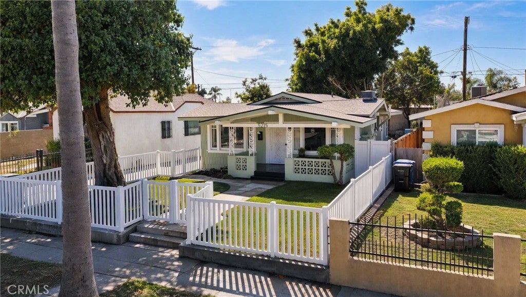 5215 S Van Ness AVE
