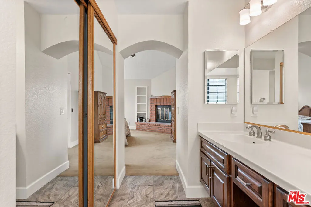 Upland, California 91784, United States, 3 Bedrooms Bedrooms, ,3 BathroomsBathrooms,Residential,Pending,54733