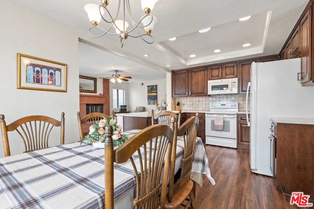 Upland, California 91784, United States, 3 Bedrooms Bedrooms, ,3 BathroomsBathrooms,Residential,Pending,54733