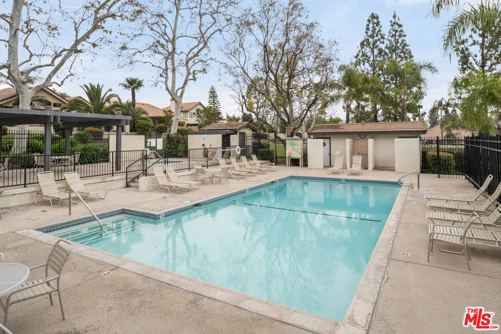 Upland, California 91784, United States, 3 Bedrooms Bedrooms, ,3 BathroomsBathrooms,Residential,Pending,54733