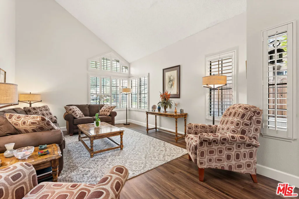 Upland, California 91784, United States, 3 Bedrooms Bedrooms, ,3 BathroomsBathrooms,Residential,Pending,54733