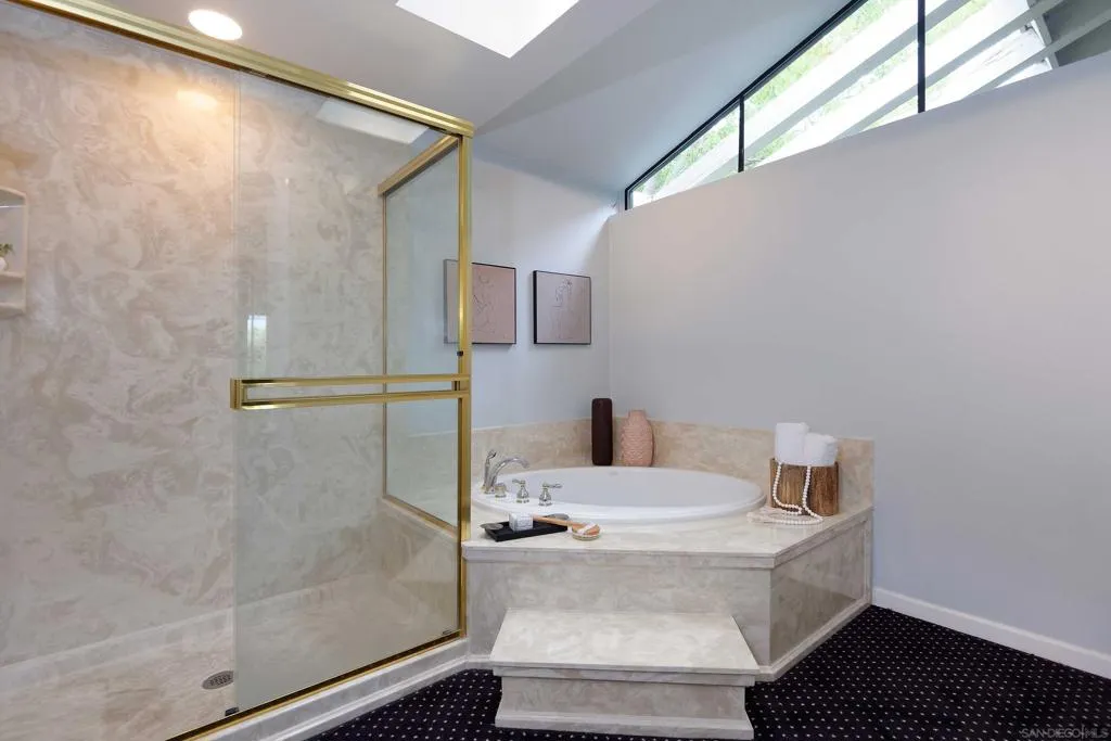 La Jolla, California 92037, United States, 5 Bedrooms Bedrooms, ,4 BathroomsBathrooms,Residential,Active,236164