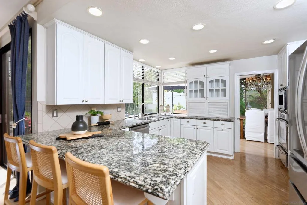 La Jolla, California 92037, United States, 5 Bedrooms Bedrooms, ,4 BathroomsBathrooms,Residential,Active,236164