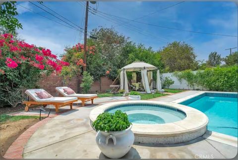 22220 Leadwell Street Canoga Park CA 91303