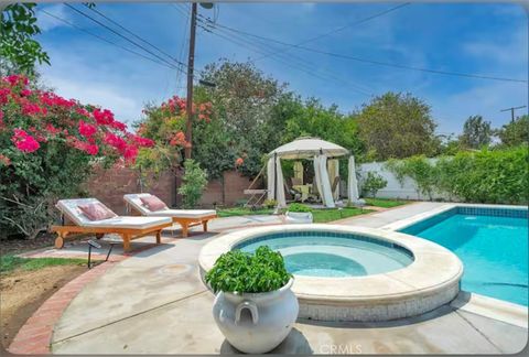 22220 Leadwell Street Canoga Park CA 91303