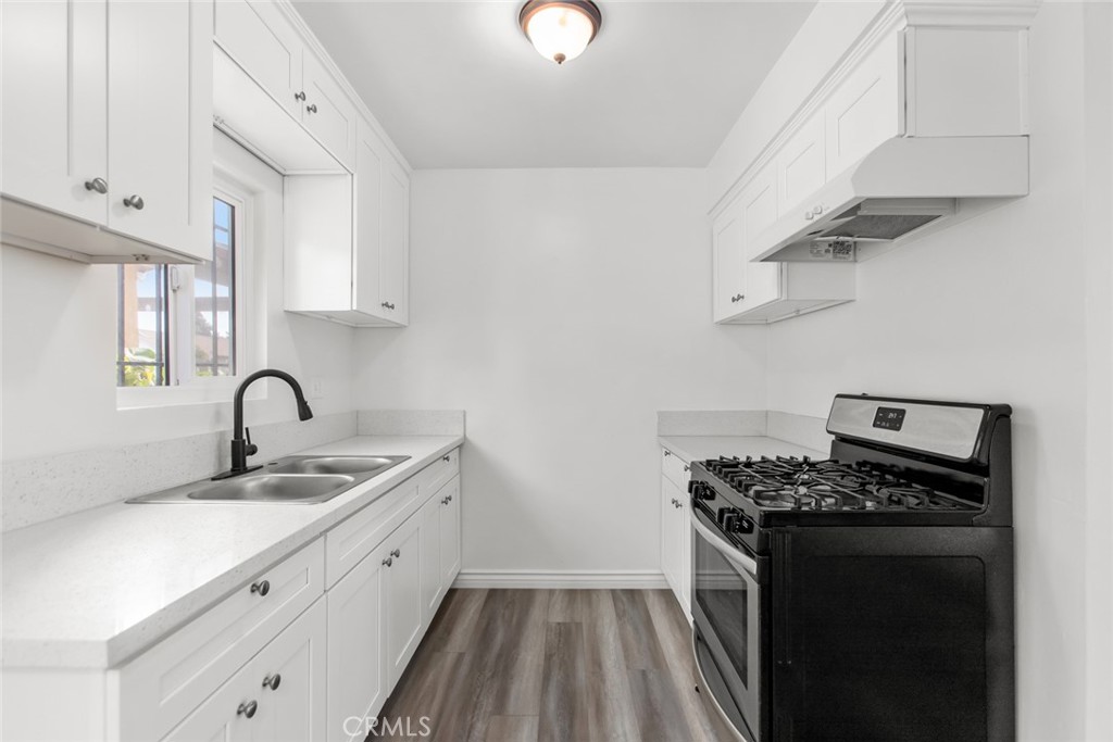 We proudly accept both 1-bedroom and 2-bedroom Section 8 vouchers!!! Welcome to your new 2 bedroom apartment! This beautifully remodeled 2-bedroom apartment offers plenty of space and comfort in a convenient Los Angeles location. Enjoy a bright, open layout with generous closet space throughout, perfect for easy living and organization. Stay cool year-round with a strong wall A/C unit that keeps the entire home comfortable.This unit is ideally located near major freeways, making your commute simple and giving you easy access to all that Los Angeles has to offer. Don’t miss out on this move-in ready home — contact us today to schedule a viewing!
