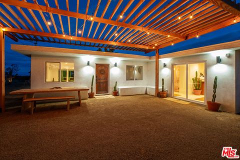 Photo of 1571 Covelo, Yucca Valley, CA 92284 (MLS # 25578209)