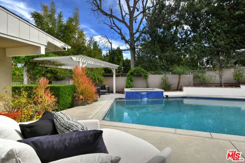 Photo of 4170 Crisp Canyon Road, Sherman Oaks, CA 91403 (MLS # 26665281)