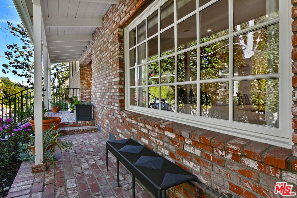 Photo of 4170 Crisp Canyon Road, Sherman Oaks, CA 91403 (MLS # 26665281)