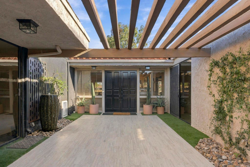 43409 Lacovia Drive