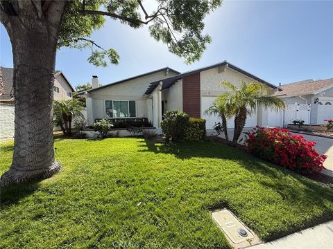 Photo of 25347 VIA ORIOL, Valencia, CA 91355 (MLS # PW26084714)