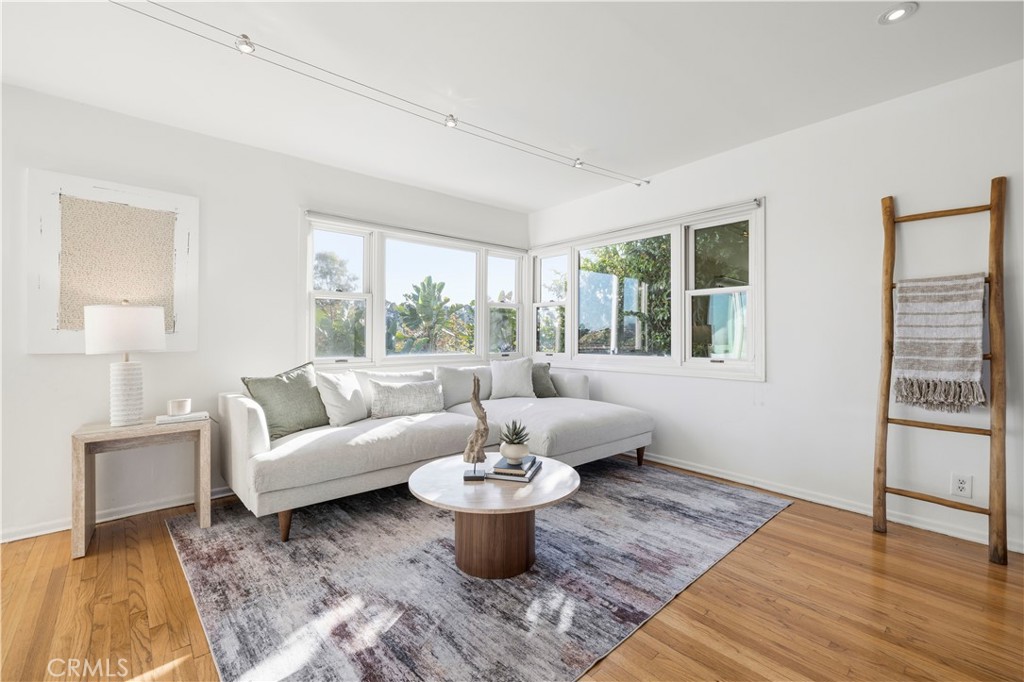 8615 Skyline Drive