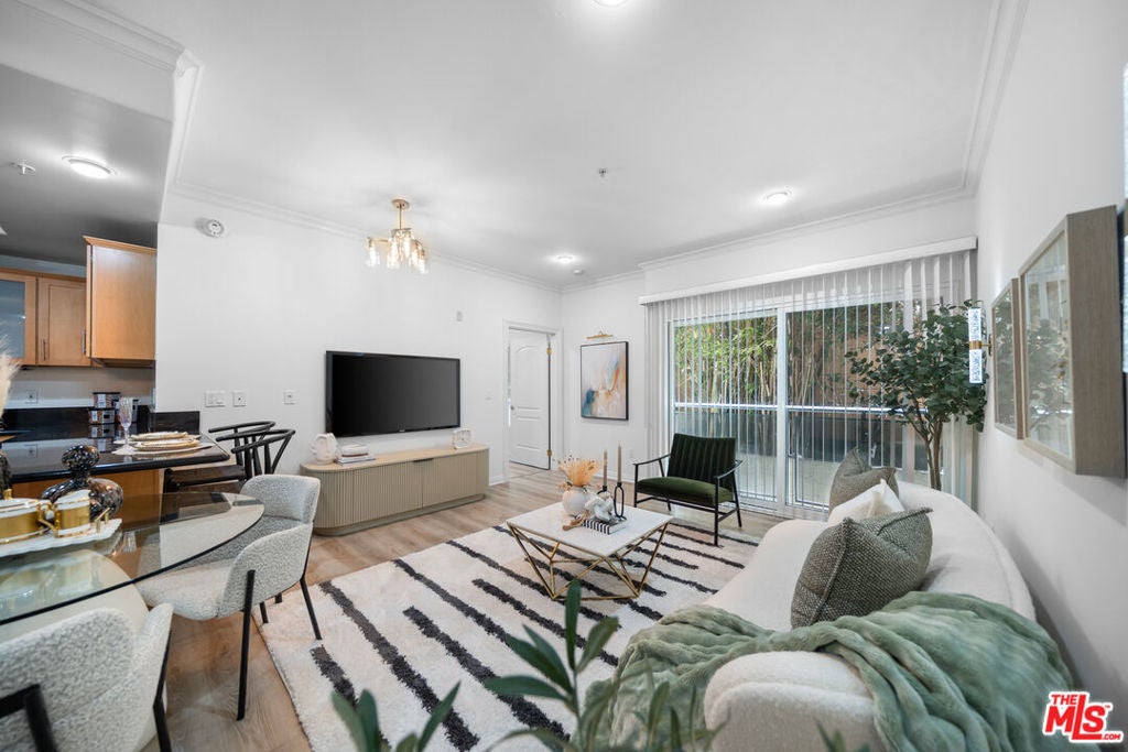 1128 S Serrano Avenue 104, Los Angeles CA 90006