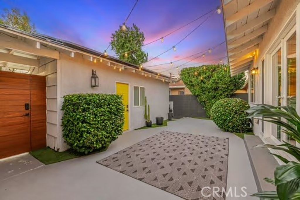 Photo of 14614 Runnymede Street, Van Nuys, CA 91405 (MLS # SR25198741)