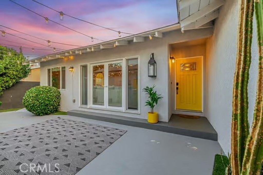 Photo of 14614 Runnymede Street, Van Nuys, CA 91405 (MLS # SR25198741)
